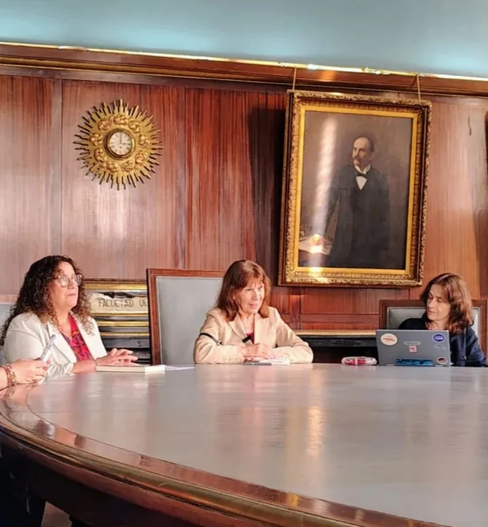 Reunión de trabajo en la facultad